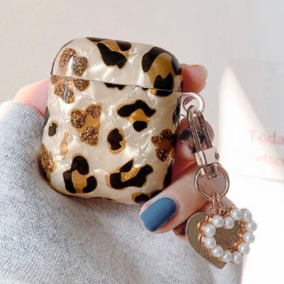Leopard AirPod Case, Cute AirPod with keychain Compatible for AirPods 1/2 & Pro - Picture 1 of 5